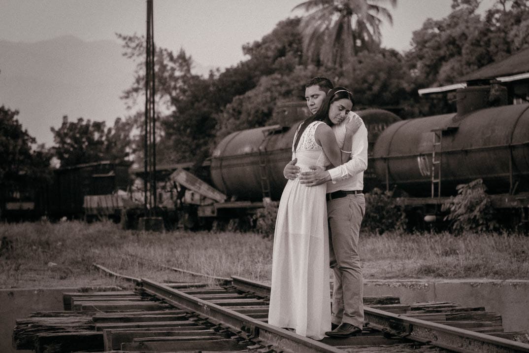 Engagement photo shoot by Edgar Ipiña